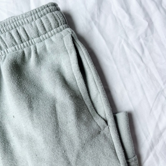 💛Under Armour Sweatpants - Youth Large - Soft and Comfy - Gray - Draw String - Picture 3 of 8